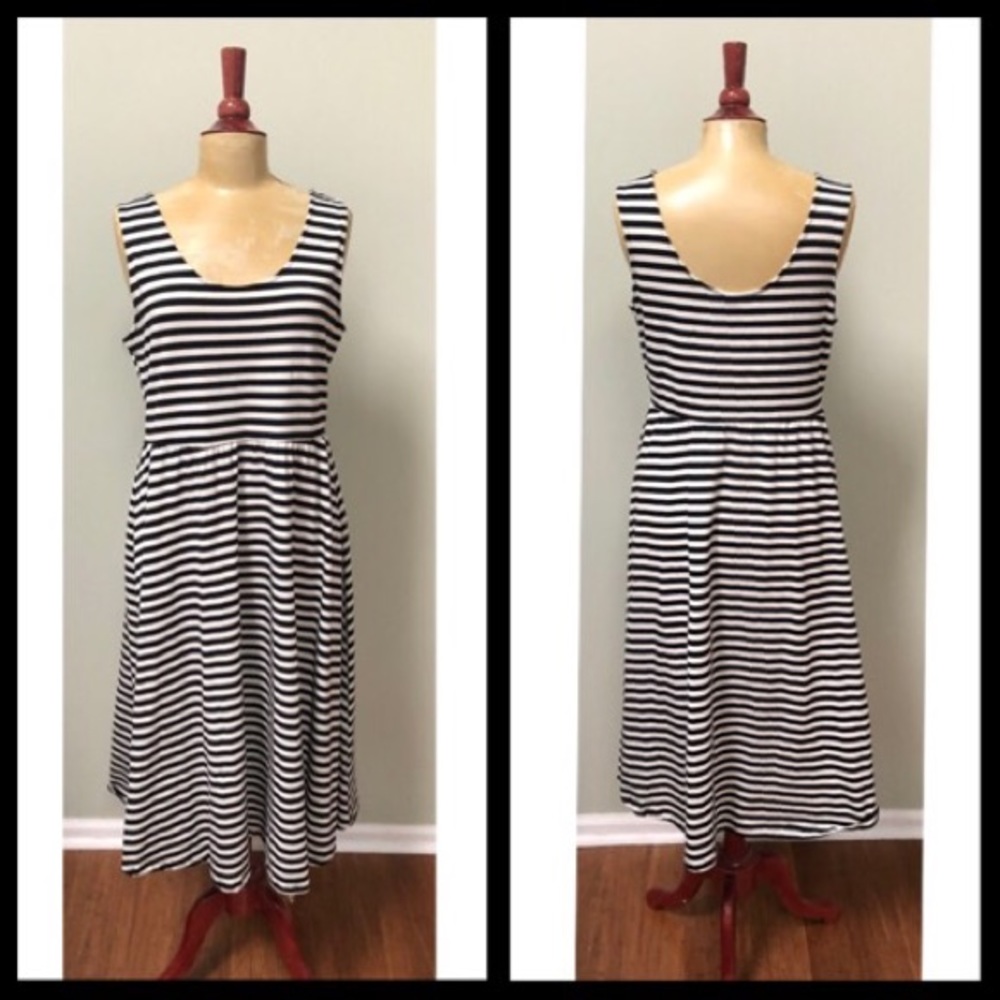 ❤️3 for $20❤️ Black & White Striped Dress NEW